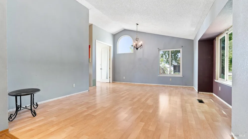 1639 Flanigan Way Petaluma, CA 94954