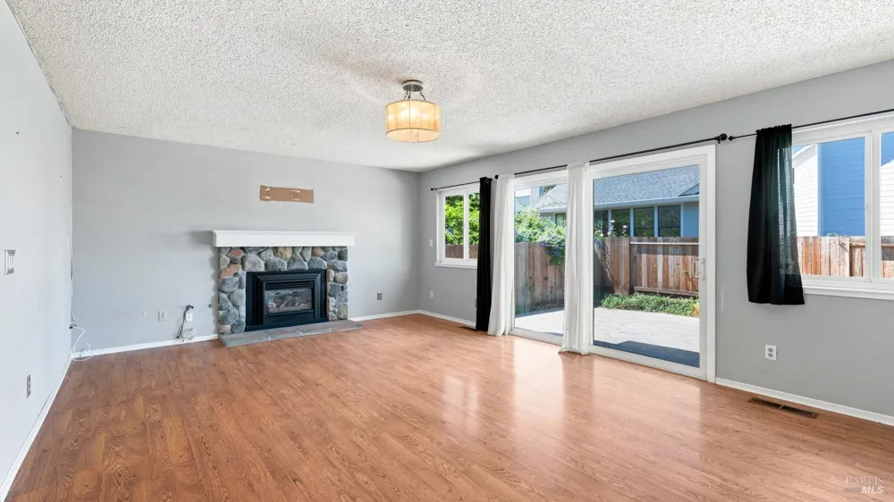 1639 Flanigan Way Petaluma, CA 94954