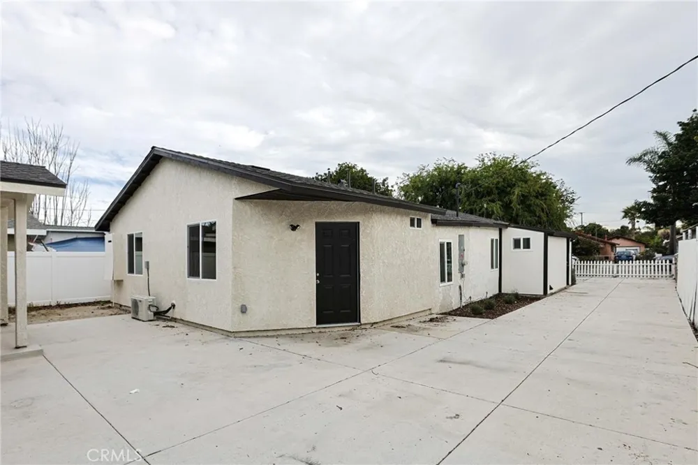 122 Bewley Street Santa Ana, CA 92703