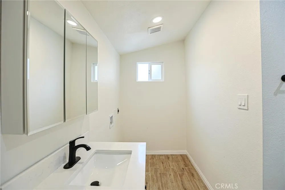 122 Bewley Street Santa Ana, CA 92703