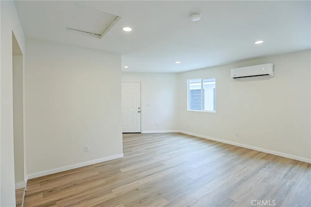 122 Bewley Street Santa Ana, CA 92703