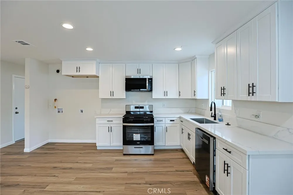 122 Bewley Street Santa Ana, CA 92703