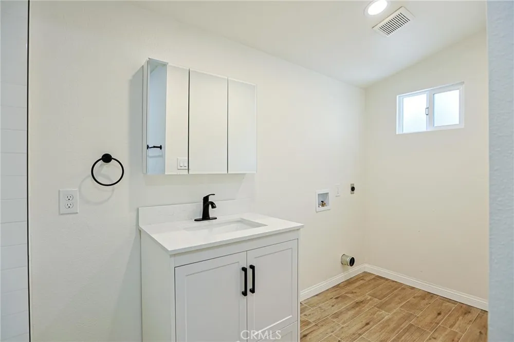 122 Bewley Street Santa Ana, CA 92703
