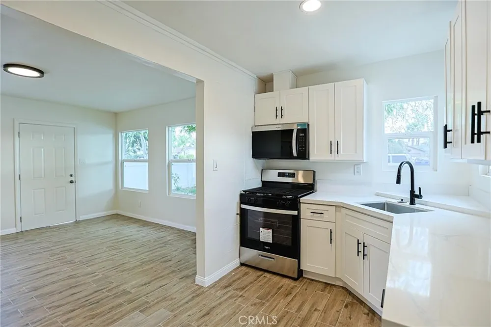 122 Bewley Street Santa Ana, CA 92703