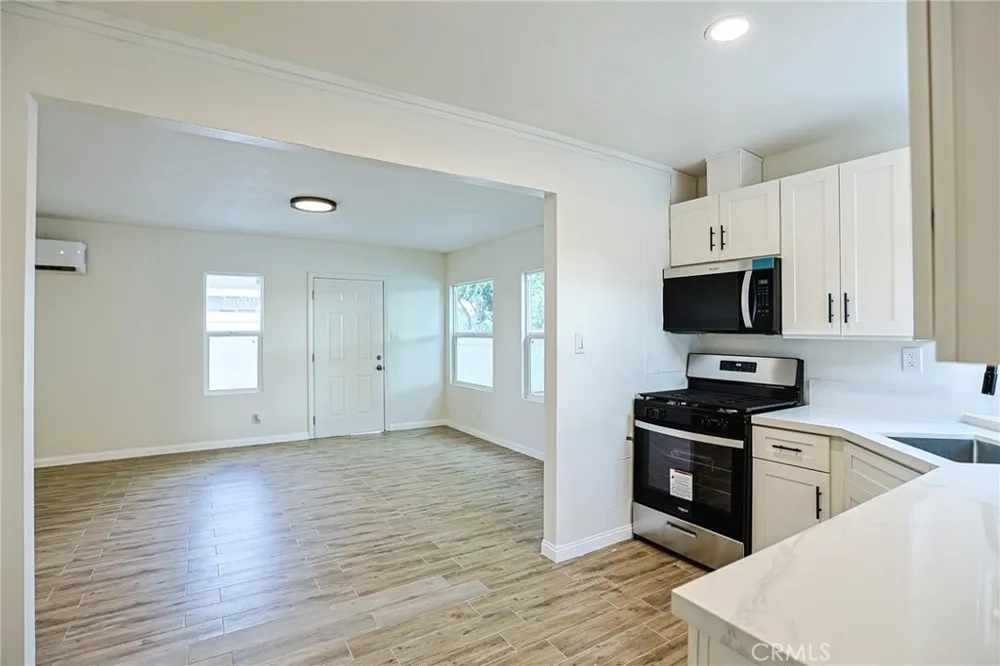 122 Bewley Street Santa Ana, CA 92703