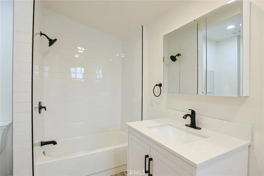 122 Bewley Street Santa Ana, CA 92703