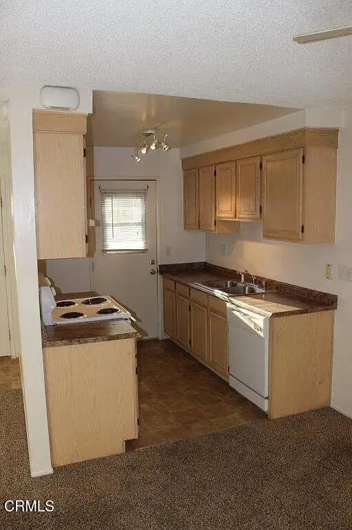 1237 Saratoga Avenue Ventura, CA 93003