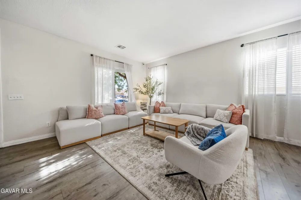 2757 Emerald Lane Lancaster, CA 93535