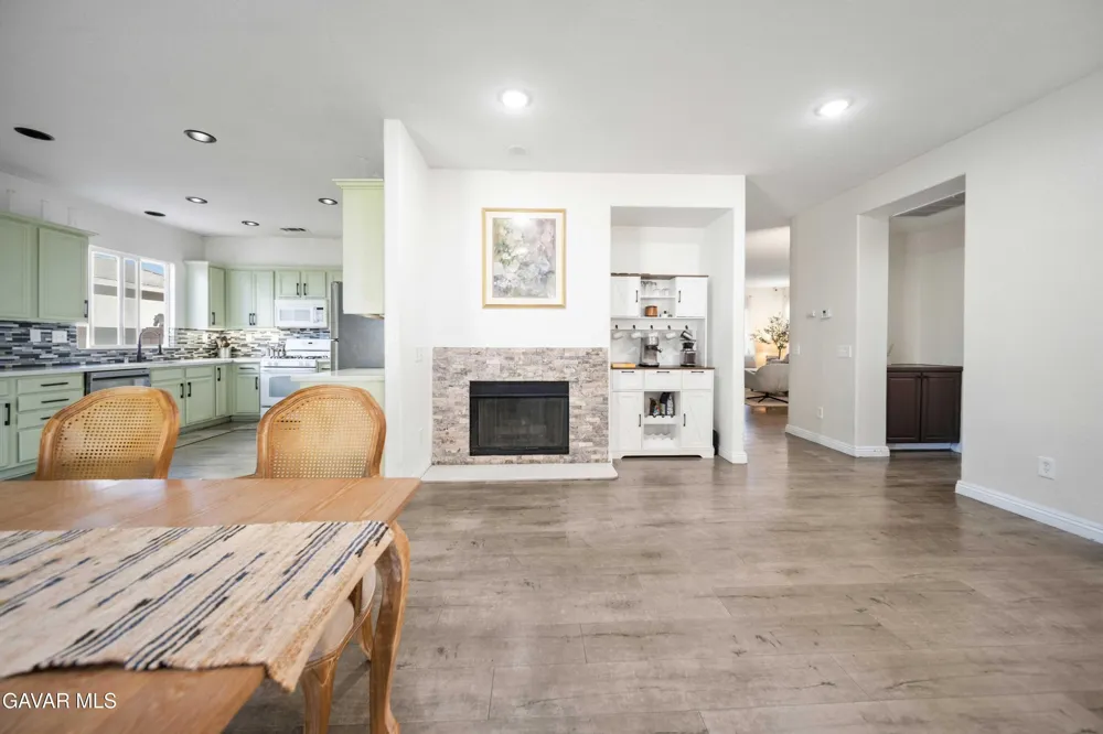 2757 Emerald Lane Lancaster, CA 93535