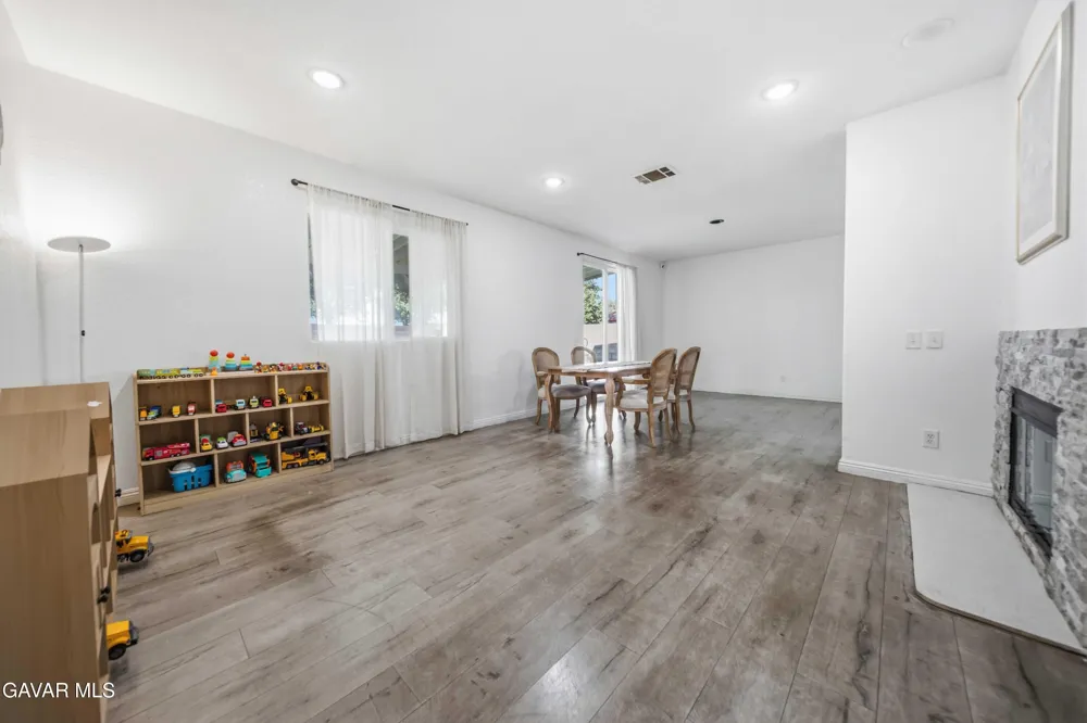 2757 Emerald Lane Lancaster, CA 93535