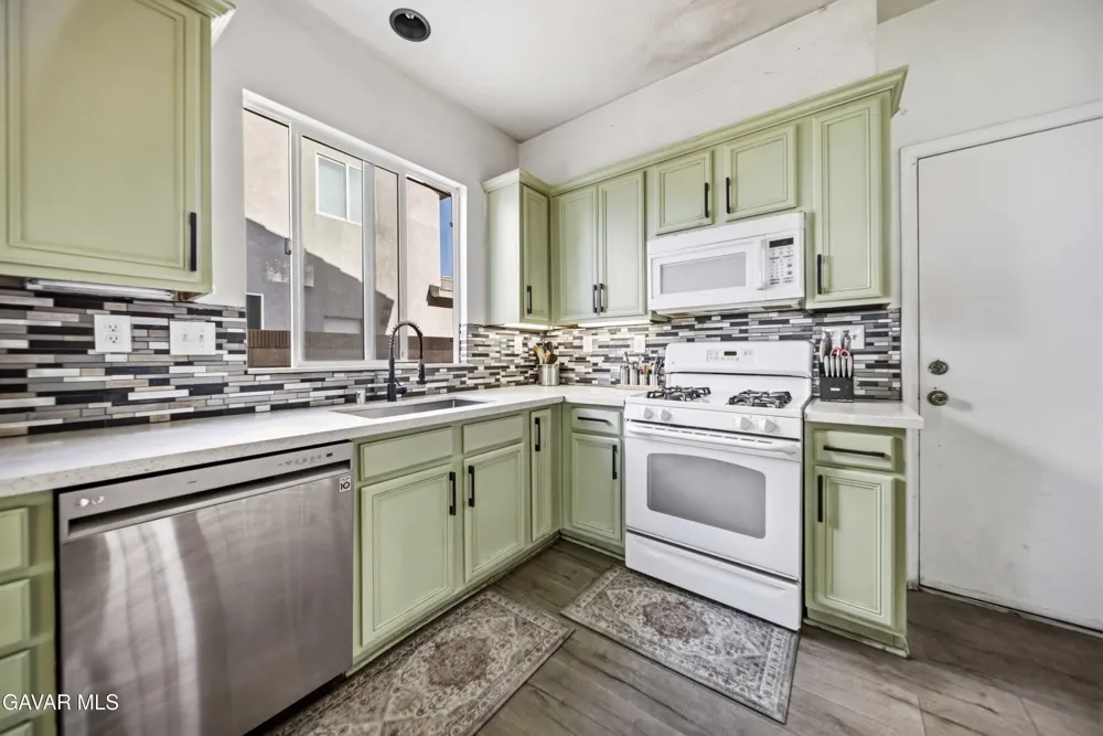 2757 Emerald Lane Lancaster, CA 93535
