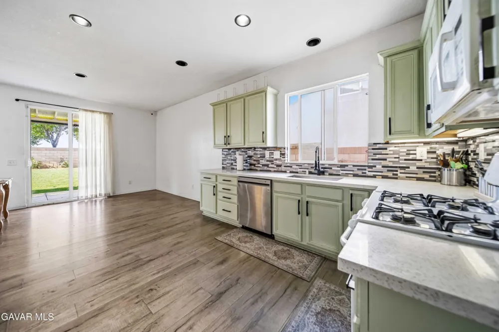 2757 Emerald Lane Lancaster, CA 93535