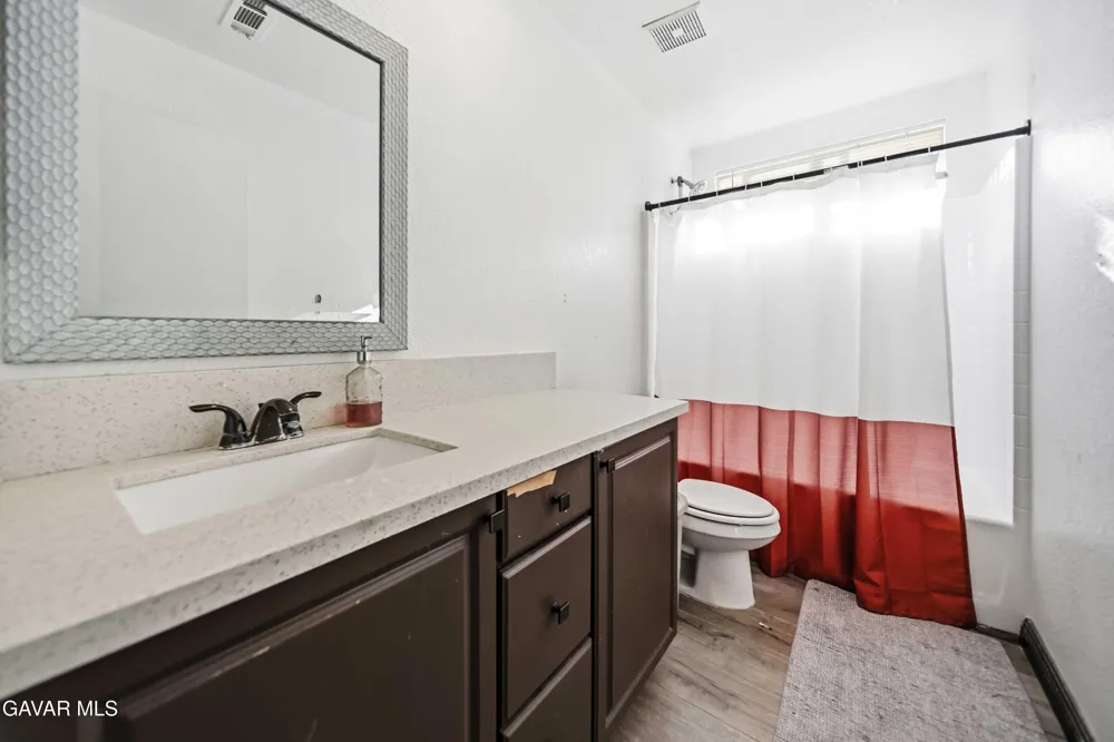 2757 Emerald Lane Lancaster, CA 93535