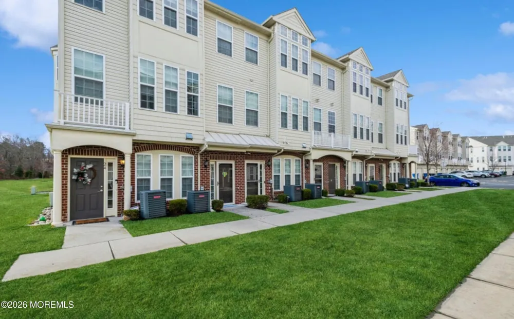 24 Kyle Drive Tinton Falls, NJ 07712