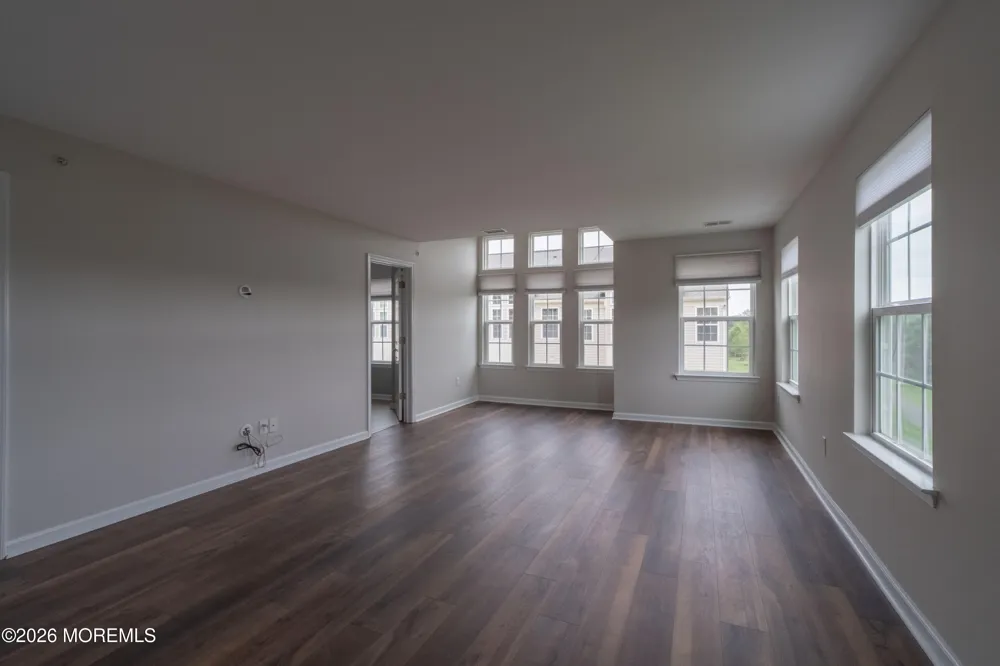 24 Kyle Drive Tinton Falls, NJ 07712