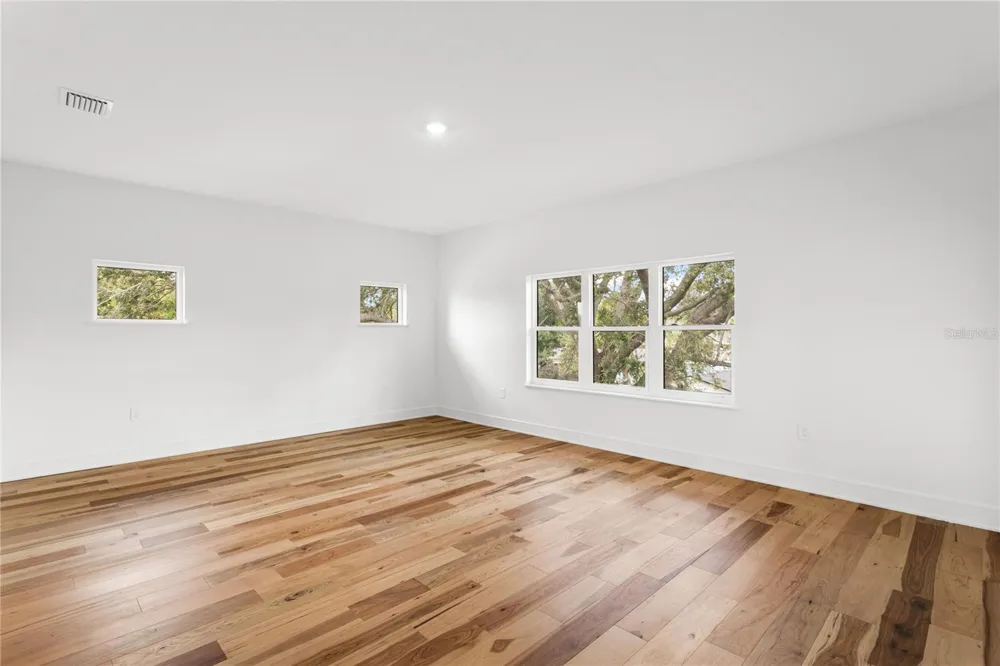 3605 W BAY AVENUE Tampa, FL 33611