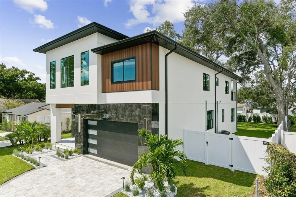 3605 W BAY AVENUE Tampa, FL 33611
