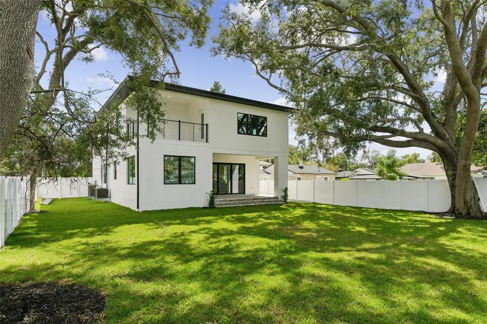 3605 W BAY AVENUE Tampa, FL 33611