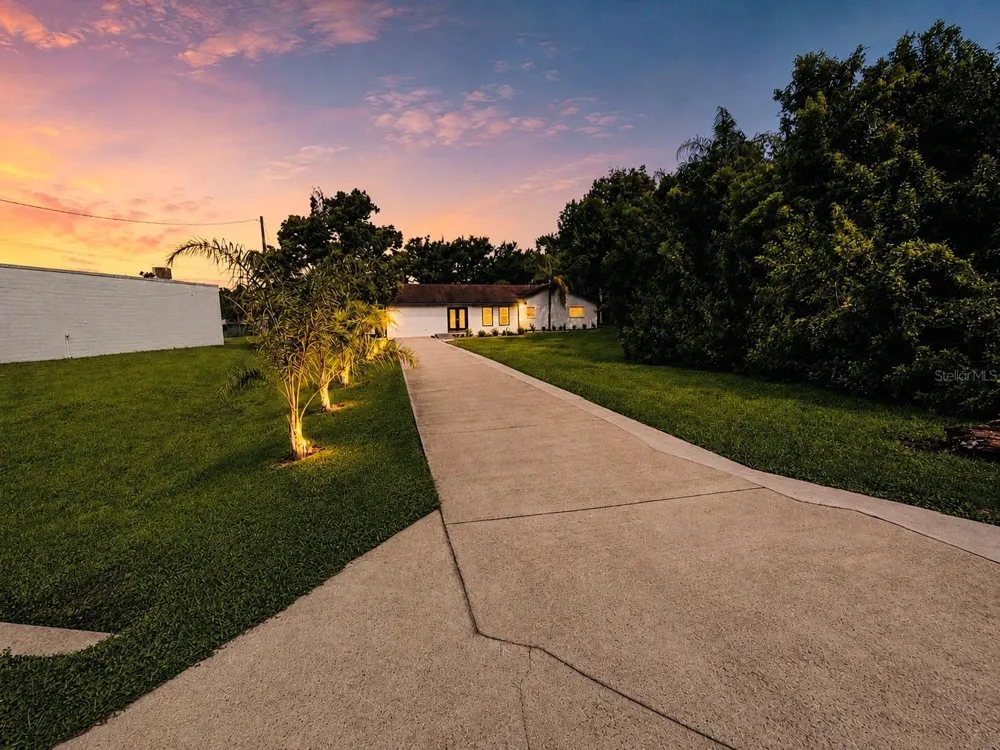 20 2ND AVENUE SE Lutz, FL 33549