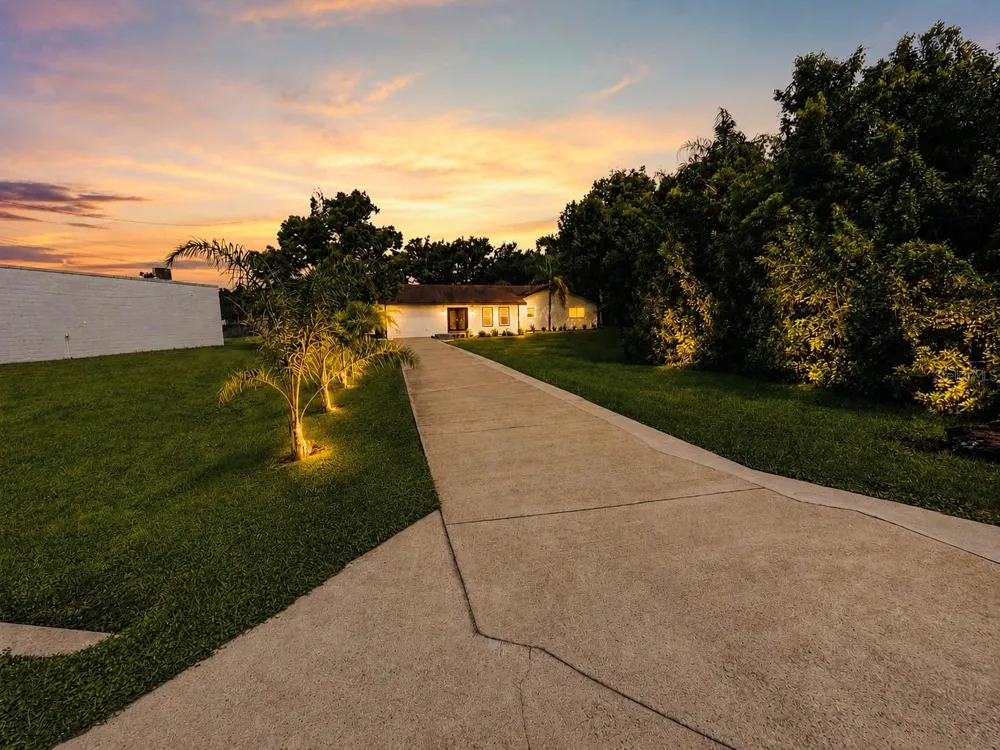 20 2ND AVENUE SE Lutz, FL 33549
