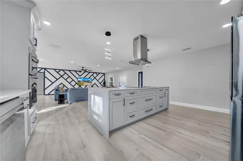 20 2ND AVENUE SE Lutz, FL 33549