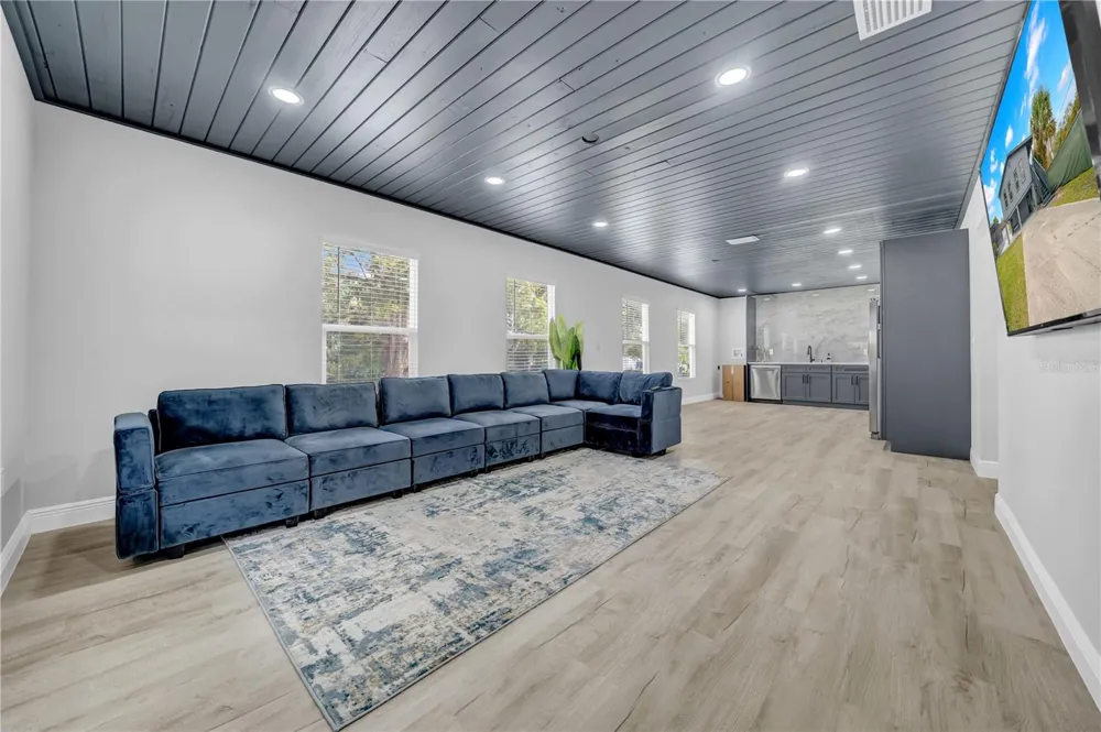 20 2ND AVENUE SE Lutz, FL 33549