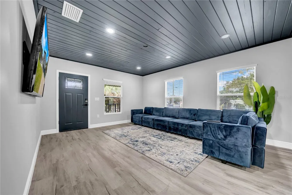 20 2ND AVENUE SE Lutz, FL 33549