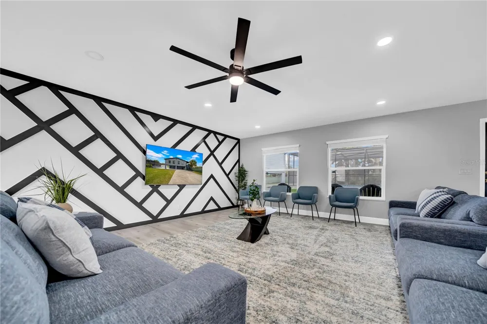 20 2ND AVENUE SE Lutz, FL 33549