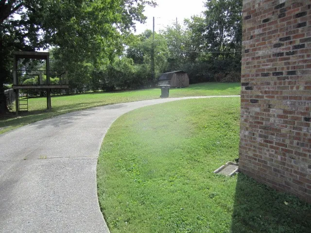 1140 Sugarberry Ln Springfield, TN 37172