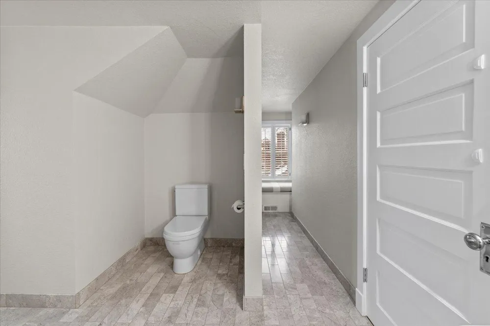 1724 Summit Avenue #R Minneapolis, MN 55403
