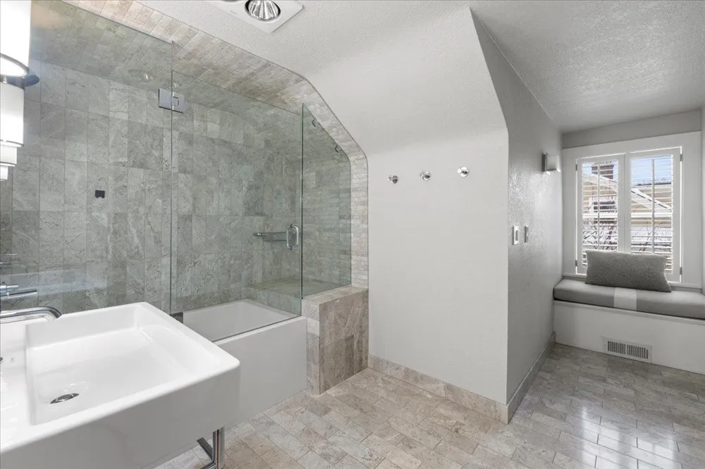 1724 Summit Avenue #R Minneapolis, MN 55403