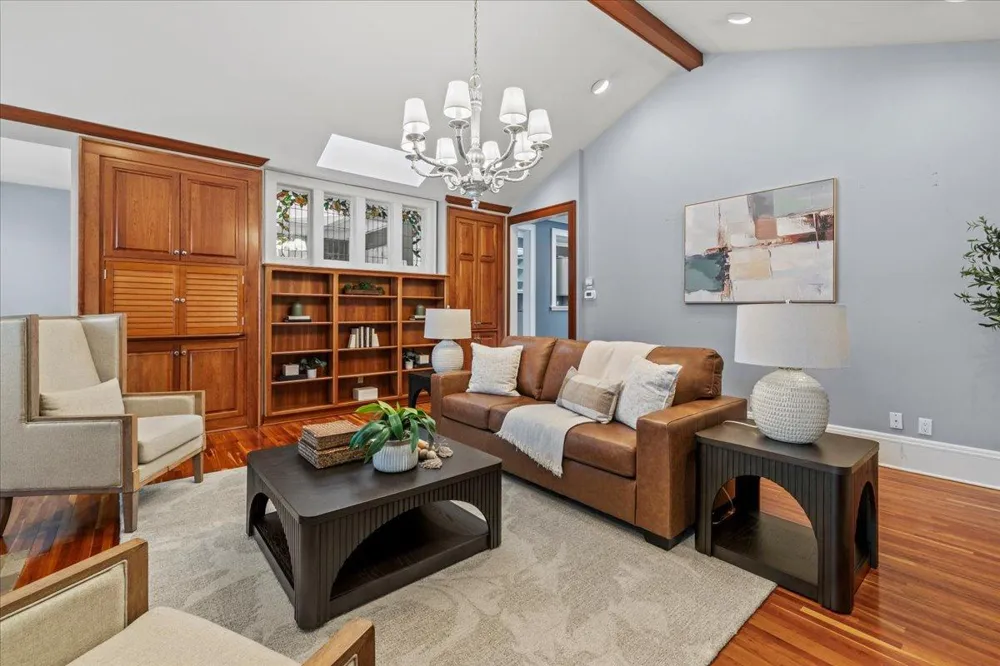 1724 Summit Avenue #R Minneapolis, MN 55403