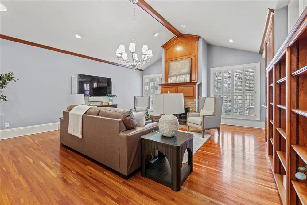 1724 Summit Avenue #R Minneapolis, MN 55403