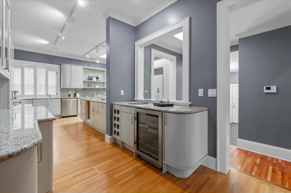 1724 Summit Avenue #R Minneapolis, MN 55403