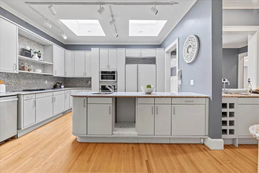 1724 Summit Avenue #R Minneapolis, MN 55403