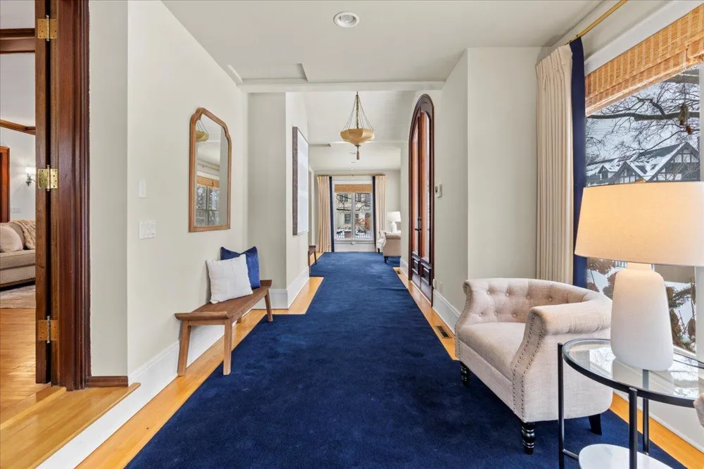 1724 Summit Avenue #R Minneapolis, MN 55403