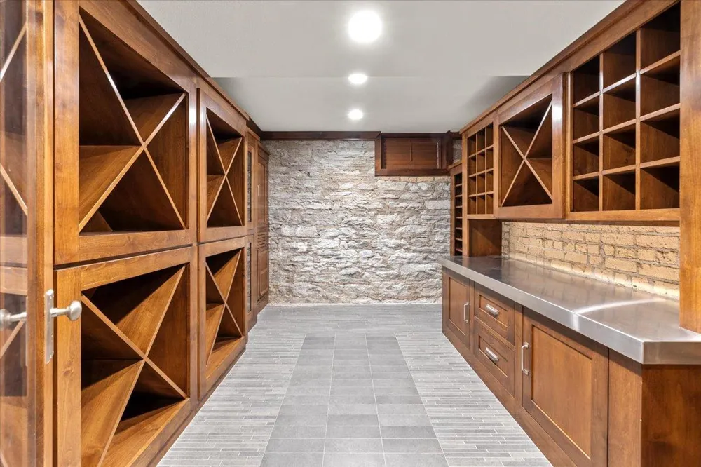 1724 Summit Avenue #R Minneapolis, MN 55403