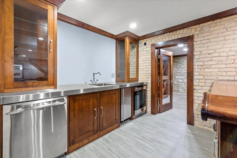 1724 Summit Avenue #R Minneapolis, MN 55403