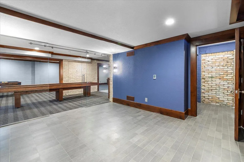 1724 Summit Avenue #R Minneapolis, MN 55403