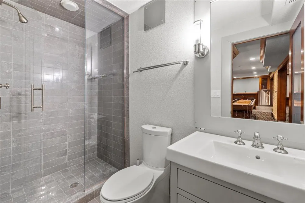 1724 Summit Avenue #R Minneapolis, MN 55403