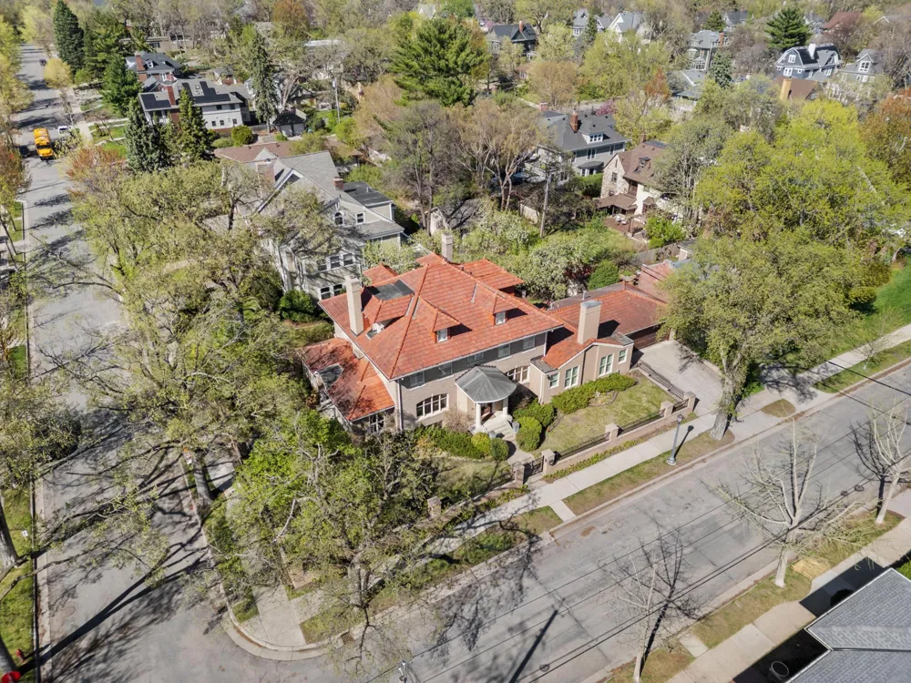 1724 Summit Avenue #R Minneapolis, MN 55403