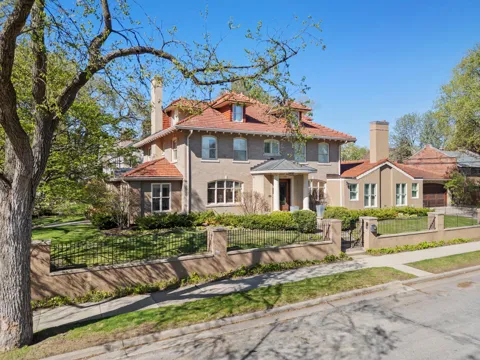 1724 Summit Avenue #R