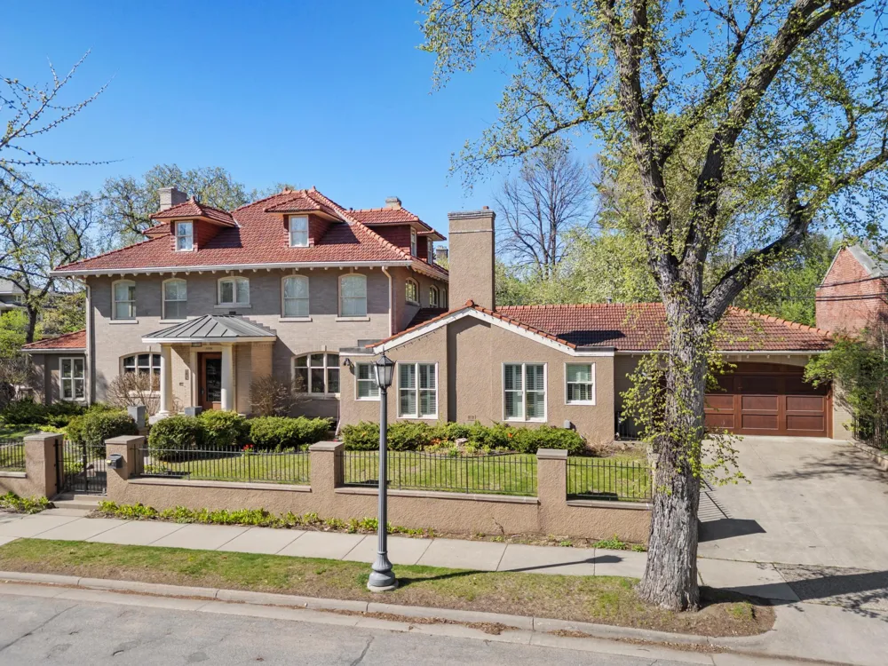 1724 Summit Avenue #R Minneapolis, MN 55403