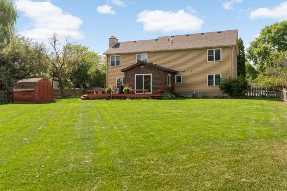 9622 Polaris Lane Maple Grove, MN 55369