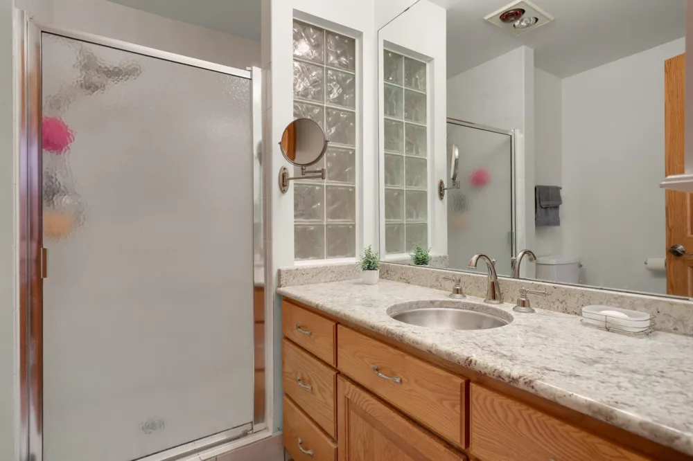 9622 Polaris Lane Maple Grove, MN 55369