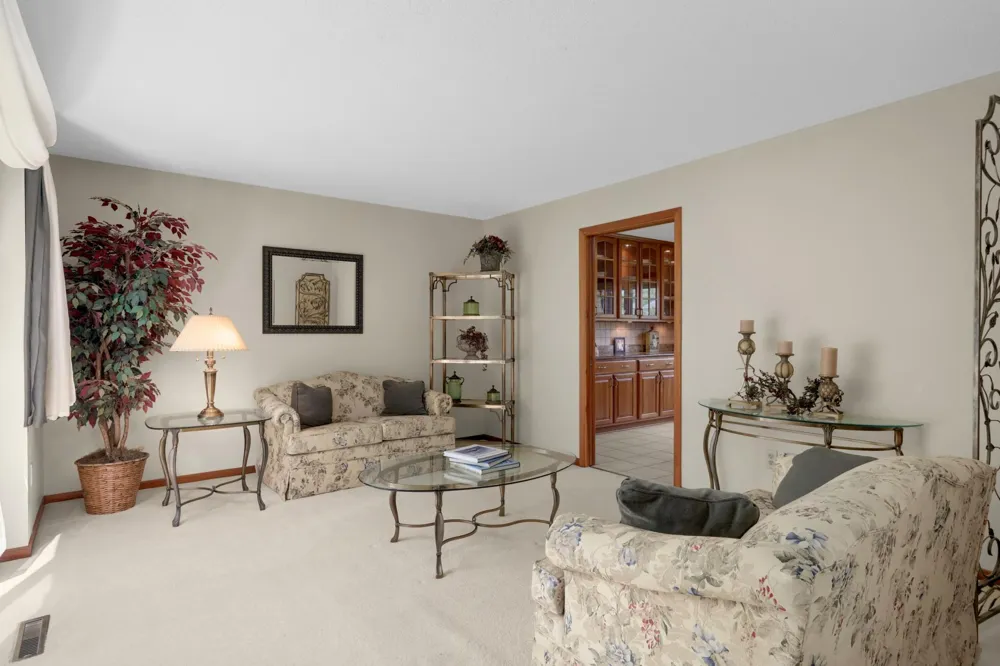 9622 Polaris Lane Maple Grove, MN 55369