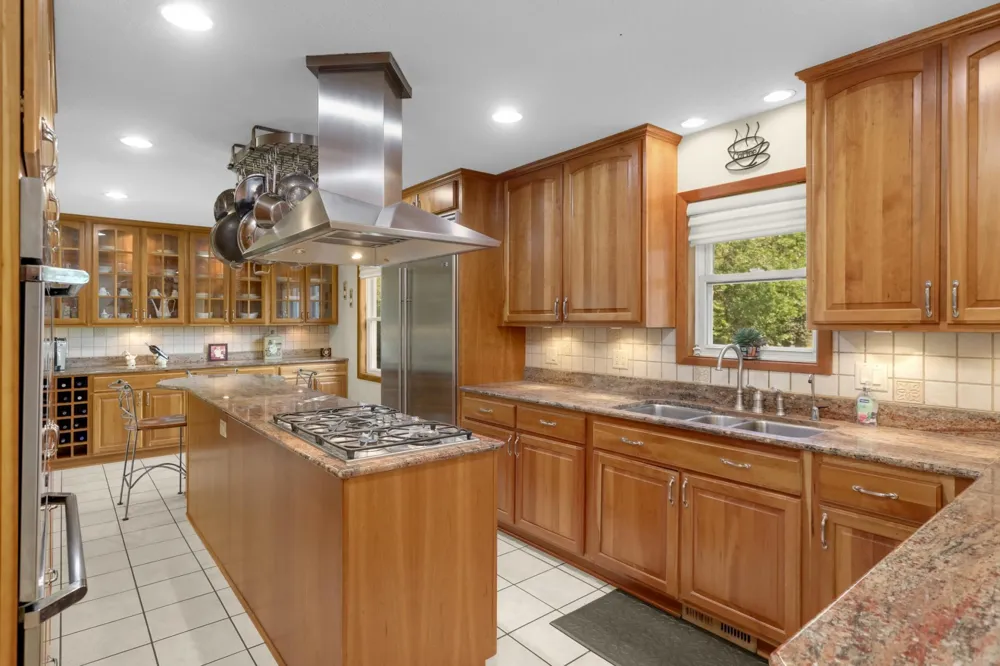 9622 Polaris Lane Maple Grove, MN 55369