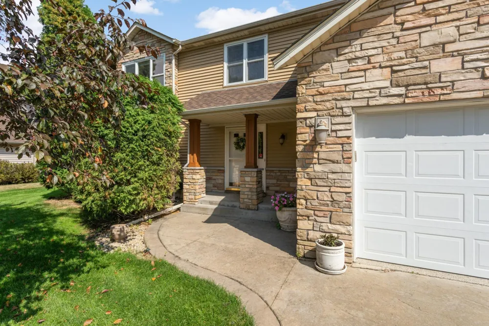 9622 Polaris Lane Maple Grove, MN 55369