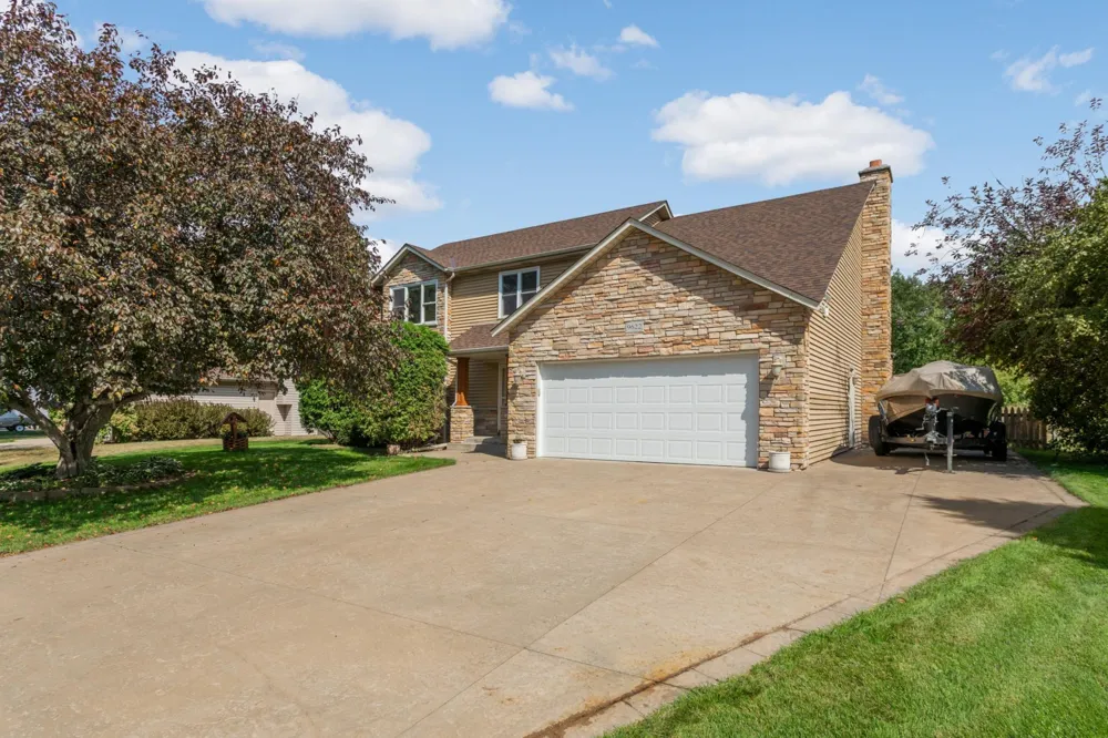9622 Polaris Lane Maple Grove, MN 55369