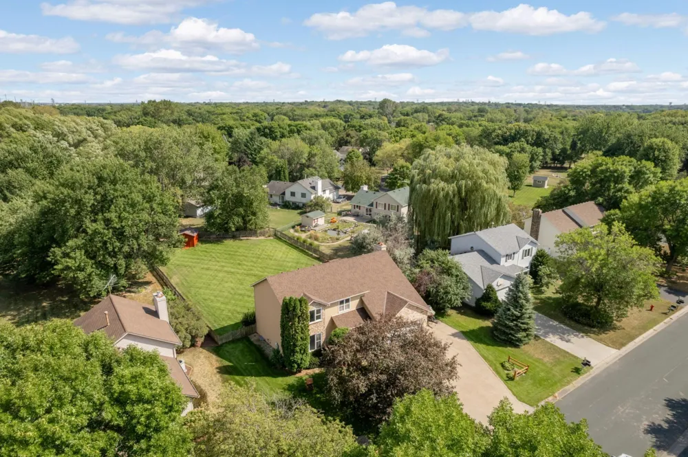 9622 Polaris Lane Maple Grove, MN 55369